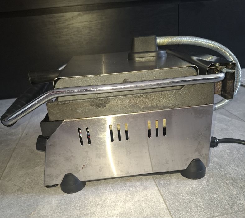 Гриль контактний REMTA R72