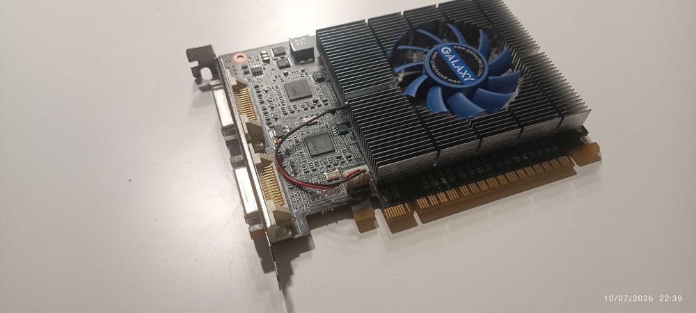 Placa Gráfica Galaxy GeForce GT 610 MDT 1GB (Suporta até 4 Monitores) + Adaptador DMS59