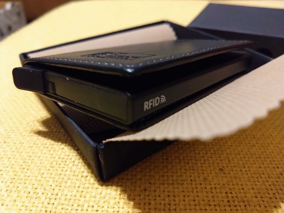 Skórzane etui na karty RFID