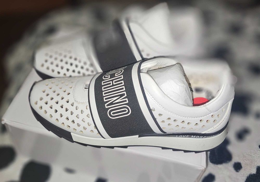 Sapatilhas moschino novas