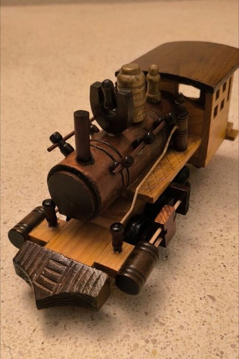 Miniaturas em madeira, uma coleção "LOUÇAS FALCÃO"