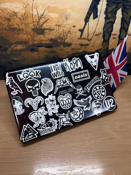 Asus X550V 15.6"TN FHD i7-7700HQ 16/256Gb GTX 950M 4Gb