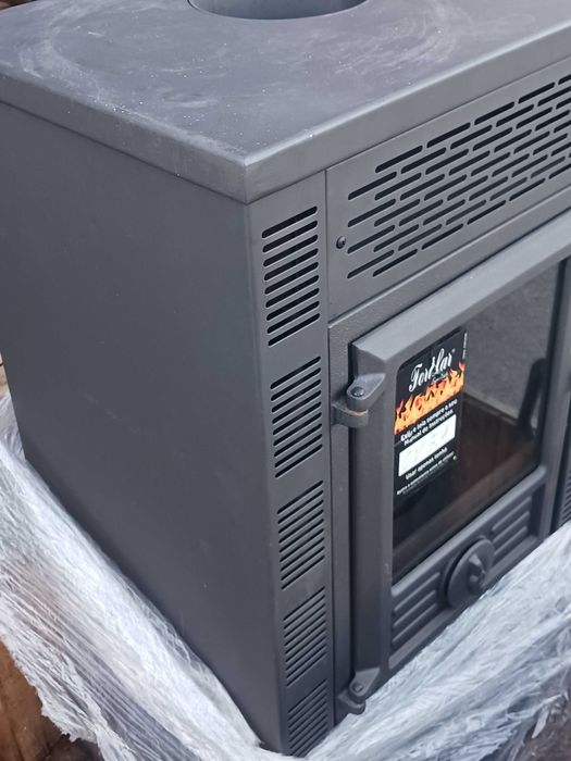 Salamandra ventilada a lenha  Fortlar Nova na embalagem.