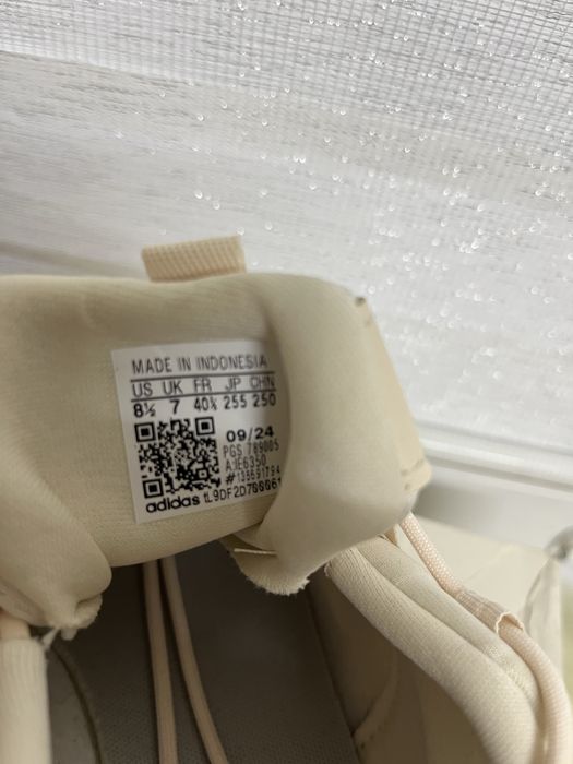 Кроссовки  Adidas Alpharesponse