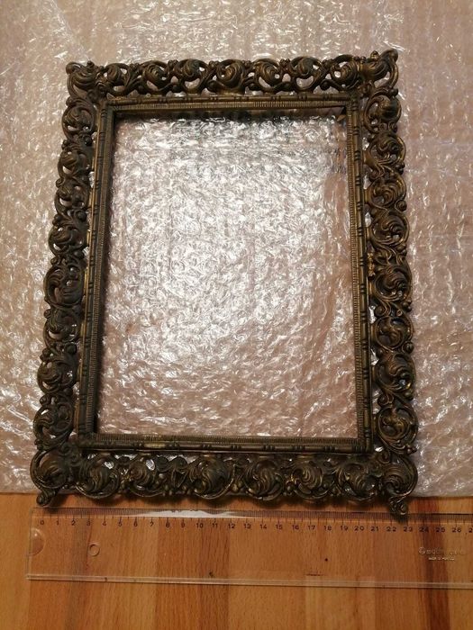 Moldura Antiga Vitoriana em Ferro Fundido Dourado