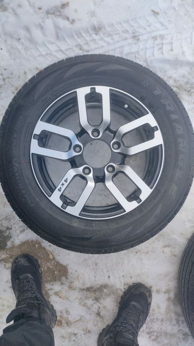 Продам шины на Ниву 215/65 16