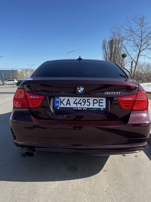 Автомобіль BMW 320i e90 рестайлінг