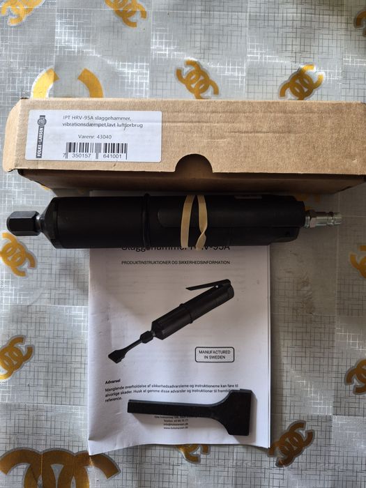 Niskowibracyjny skrobak pneumatyczny