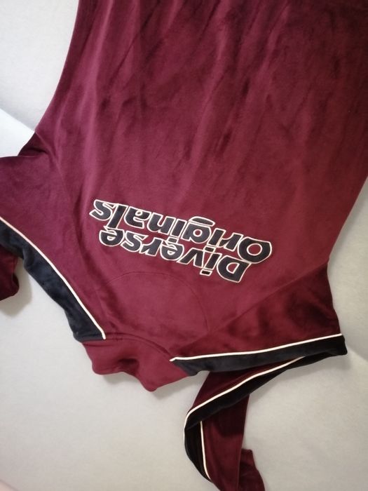 Welurowa bluza Diverse bez kaptura