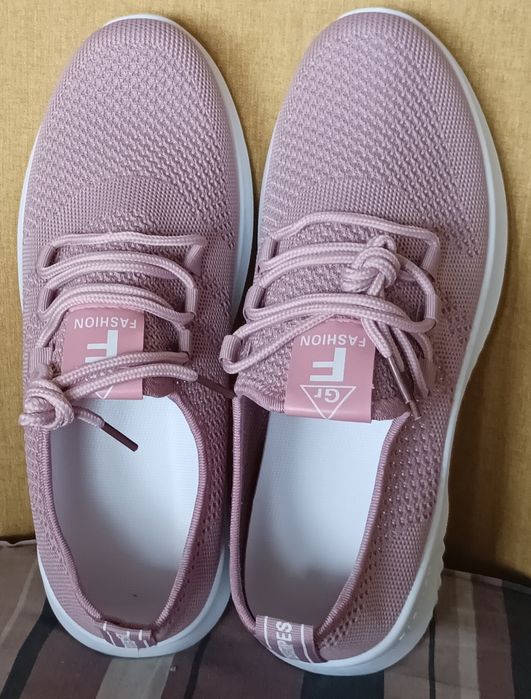 Buty sportowe damskie