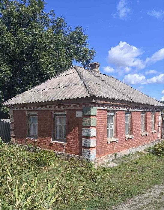 Продам 2 кімнатний будинок з великою земельною ділянкою (р-н 8 школи)