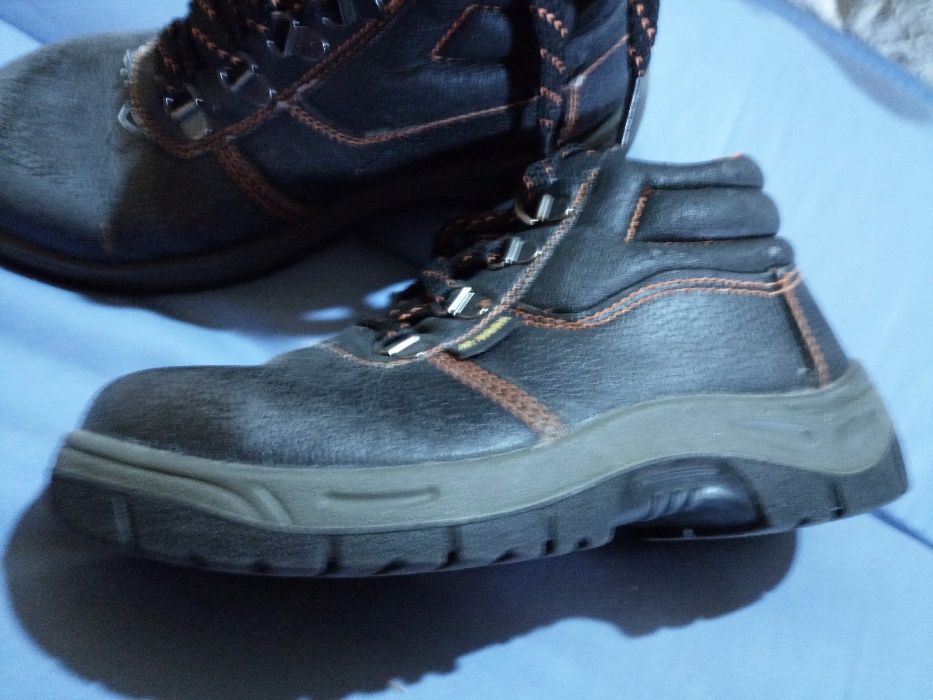 Bota biqueira de aço 37