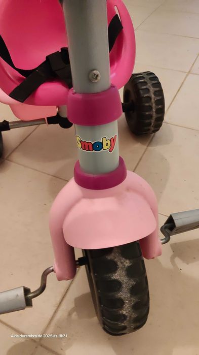 Triciclo rosa para menina  com cesto