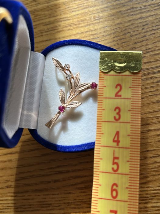 Золота підвіска. Проба 583, вага виробу 2,4 г. Має два «вушка»