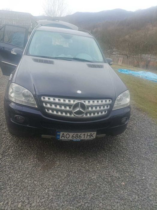 Автомобіль мерседес