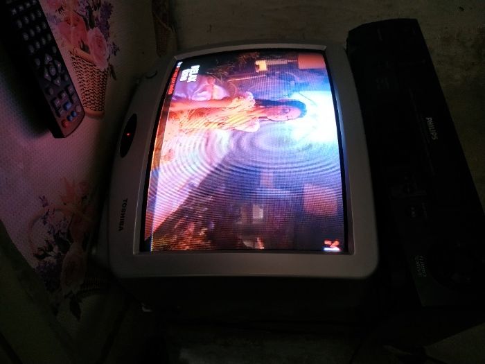 Телевизор TOSHIBA(на кухню)