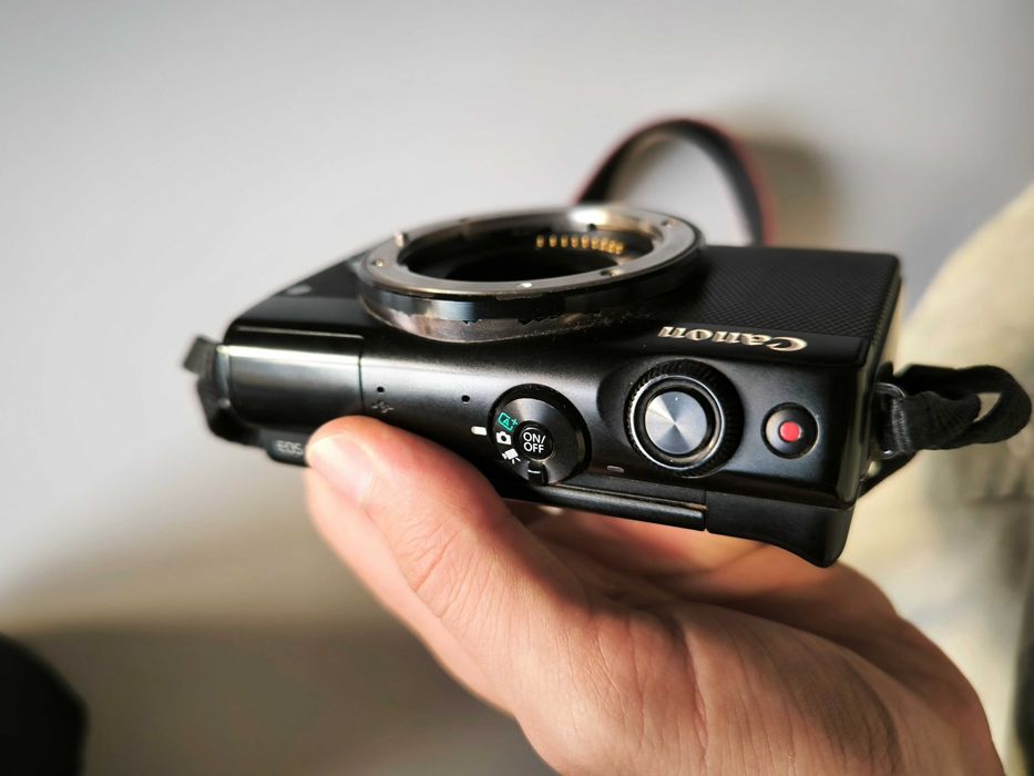 Canon M100 + EF-M 20mm f2.0 - totalmente funcional