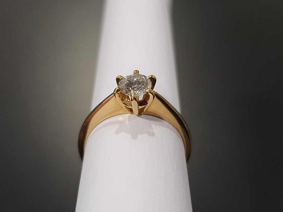 Anel noivado solitário | diamante 0.5 ct e ouro | oportunidade