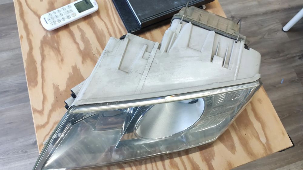 Farol esquerdo Xenon Skoda Octavia RS fase 1