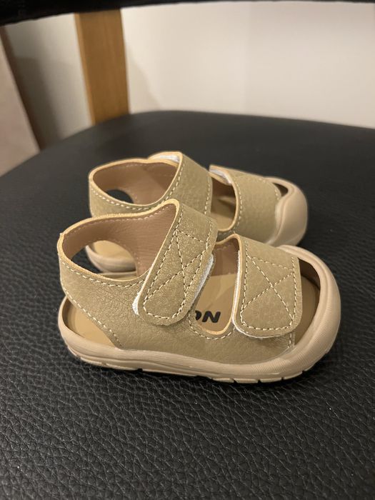 Дитячі босоніжки, нові, довжина стопи 11,8