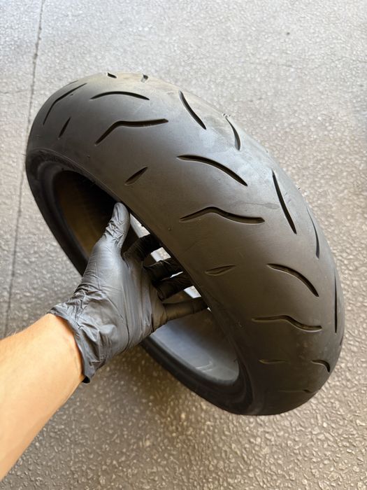 Pneu de mota 180/55/17 Bridgestone Bt016