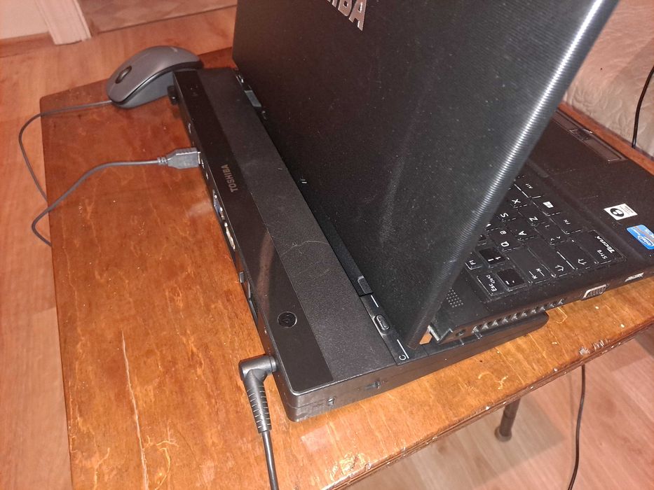 Solidny laptop i5 Toshiba Tecra R950 + stacja dokująca