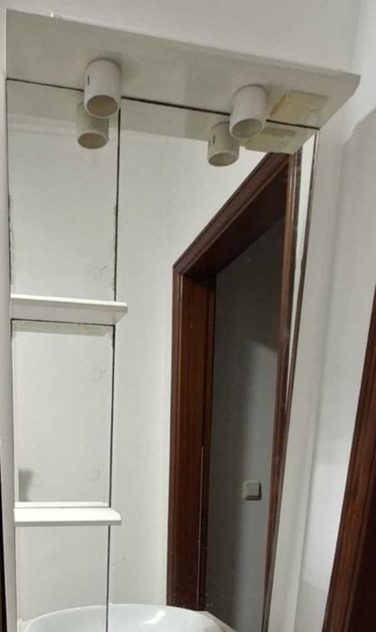 Espelho c/iluminação e c/tomada eléctrica (está como novo)