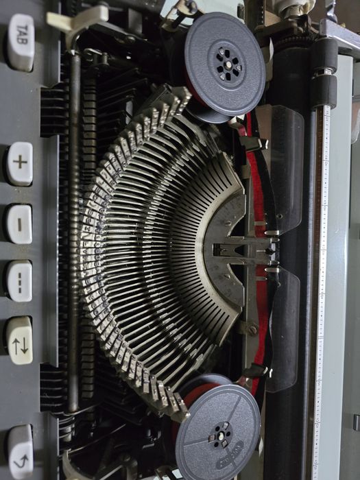 Máquina antiga escrever - HERMES 10