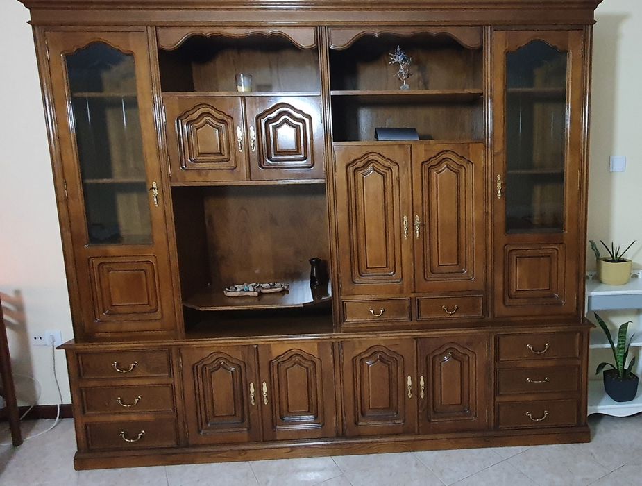 Aparador em madeira maciça