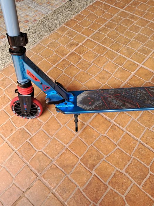 Trotinete Oxelo 2 rodas com travão no guiador e suspensão criança mid 5 grafismo azul