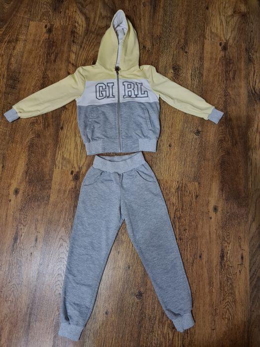 Спортивний костюм для дівчинки 110-116
