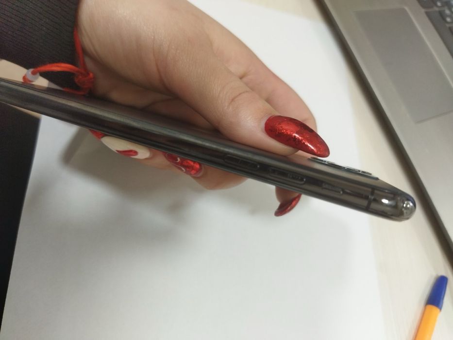 Продам Iphone 11 pro max на 256 gb