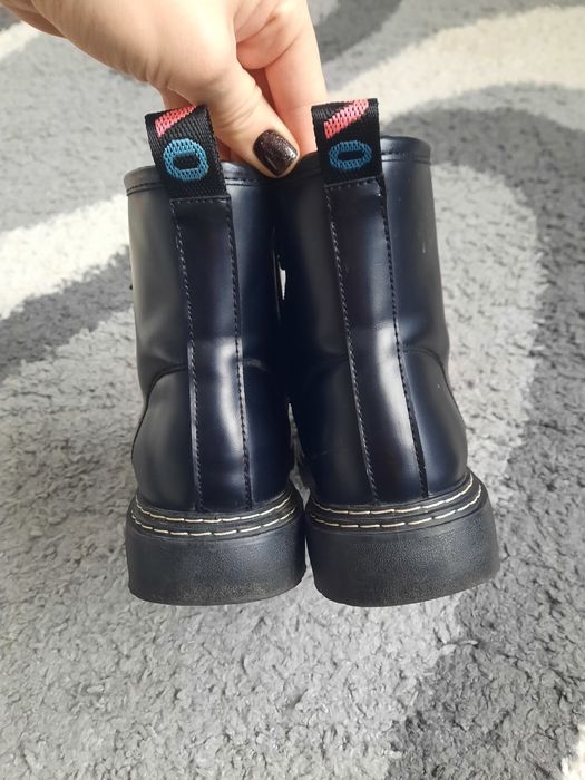 Чобітки, черевики, ботинки