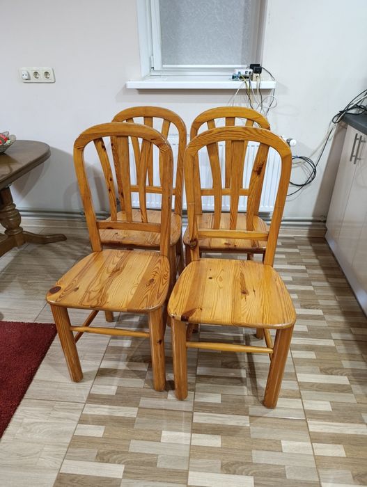 Дерев'яне крісло( обідній стілець)