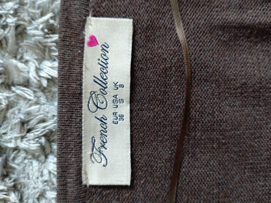 Brązowy sweterek, niezapinany