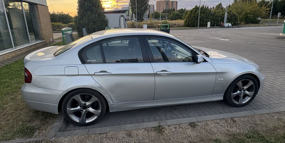 Sprzedam Bmw e90 320i