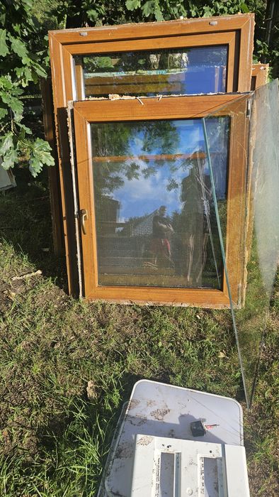 Okna używane w bardzo dobeym stanie , 2 okna o wymiarach szer 110x 158, 1 okna szer 100x wys.130m, 1 okno szer 150 wys.130