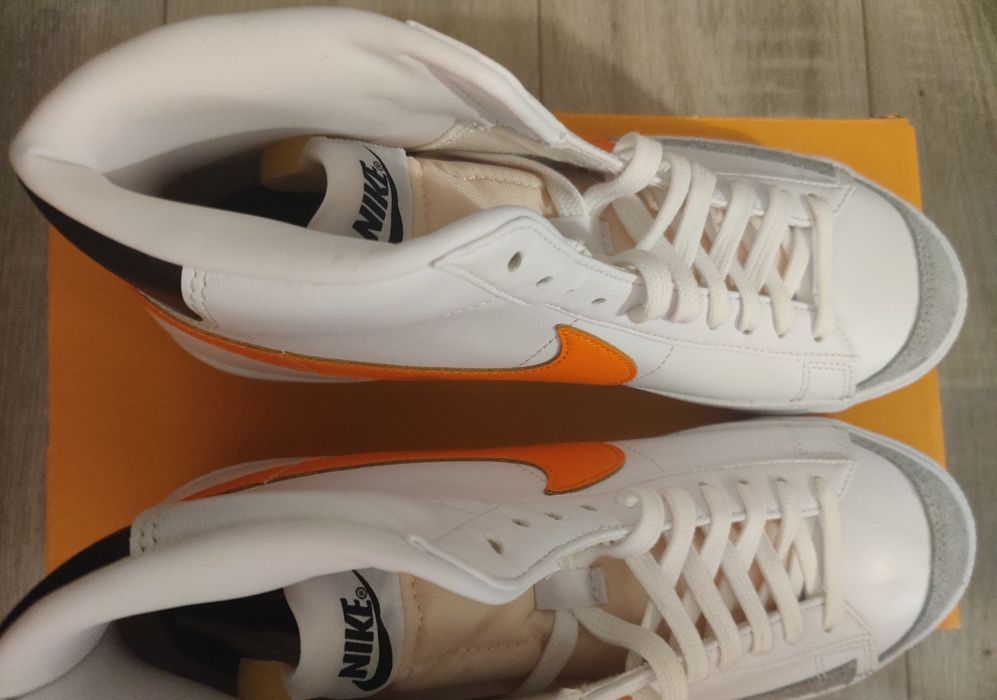 Oryginalne Nike Blazer Mid 77 Vntg white orange 42,5