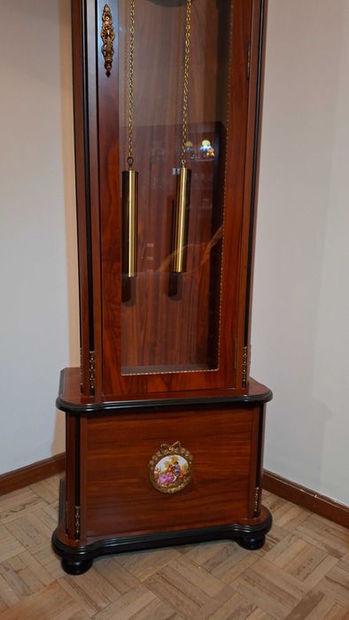 Relógio antigo de sala em bom estado