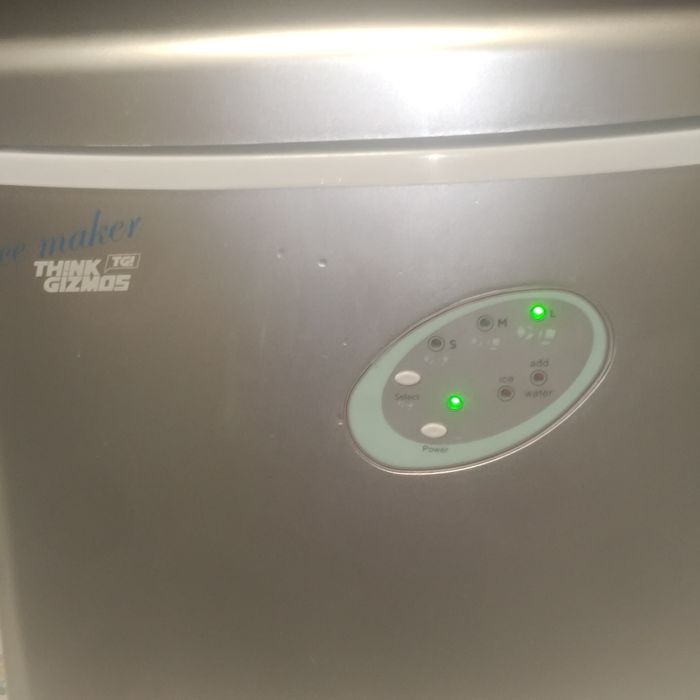 Ice Maker / Máquina de fazer gelo – usada – Funciona 100%