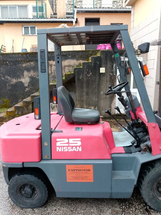 Empilhador Nissan 2500kg
