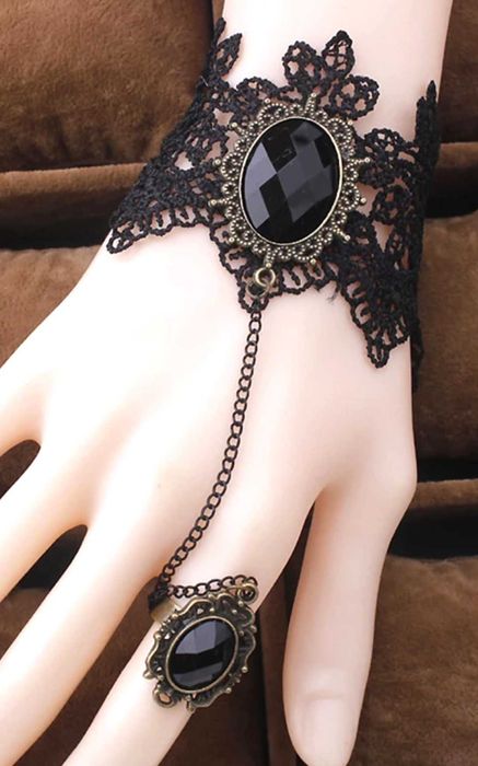 Bransoleta koronkowa z pierścieniem