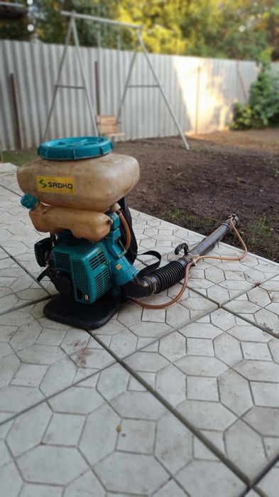 Бензиновий обприскувач Sadko 12 л — робочий стан