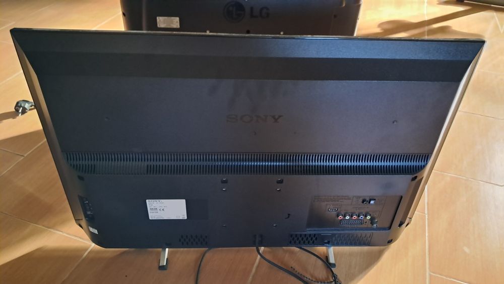 TV Sony 32" e LG 26" avariadas para peças ou reparação