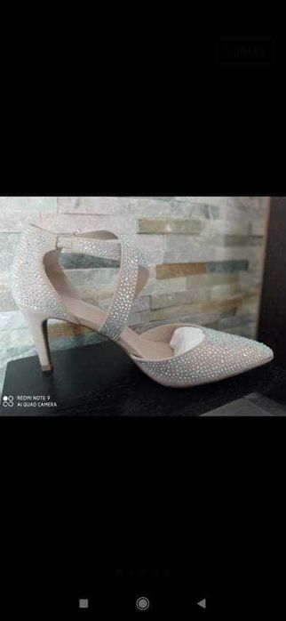 Eleganckie buty z subtelnymi cyrkoniami