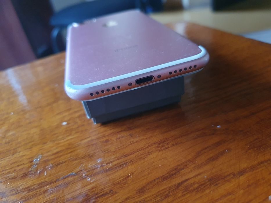 Продам айфон 7 на 32