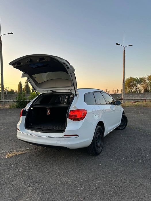 Продам Opel astra j