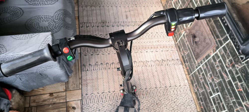 Продам електросамокат Like.bike