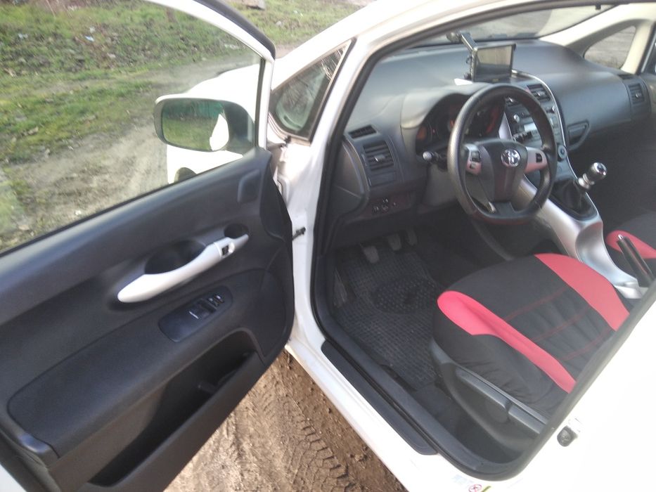 Продам Toyota auris 2011
