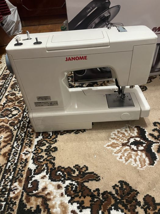 Продам швейную машину Janome 419s